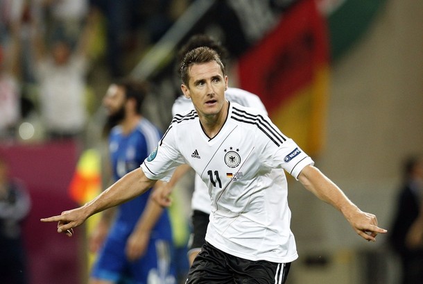 Klose ghi bàn thứ 3 cho Đức, Hy Lạp hết cơ hội.